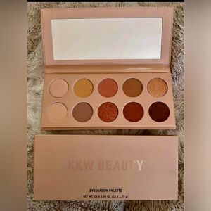 KKW BEAUTY
Kim Kardashian West Beauty Classic Palette